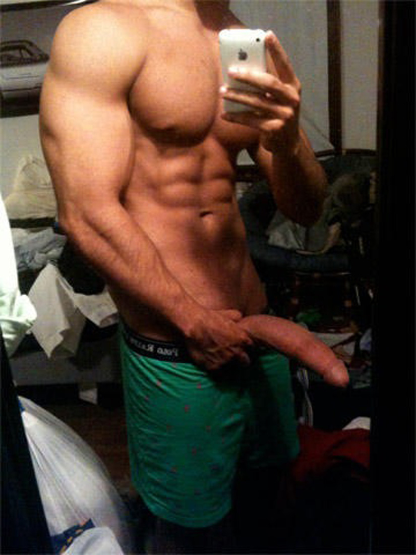 big dick muscle selfie